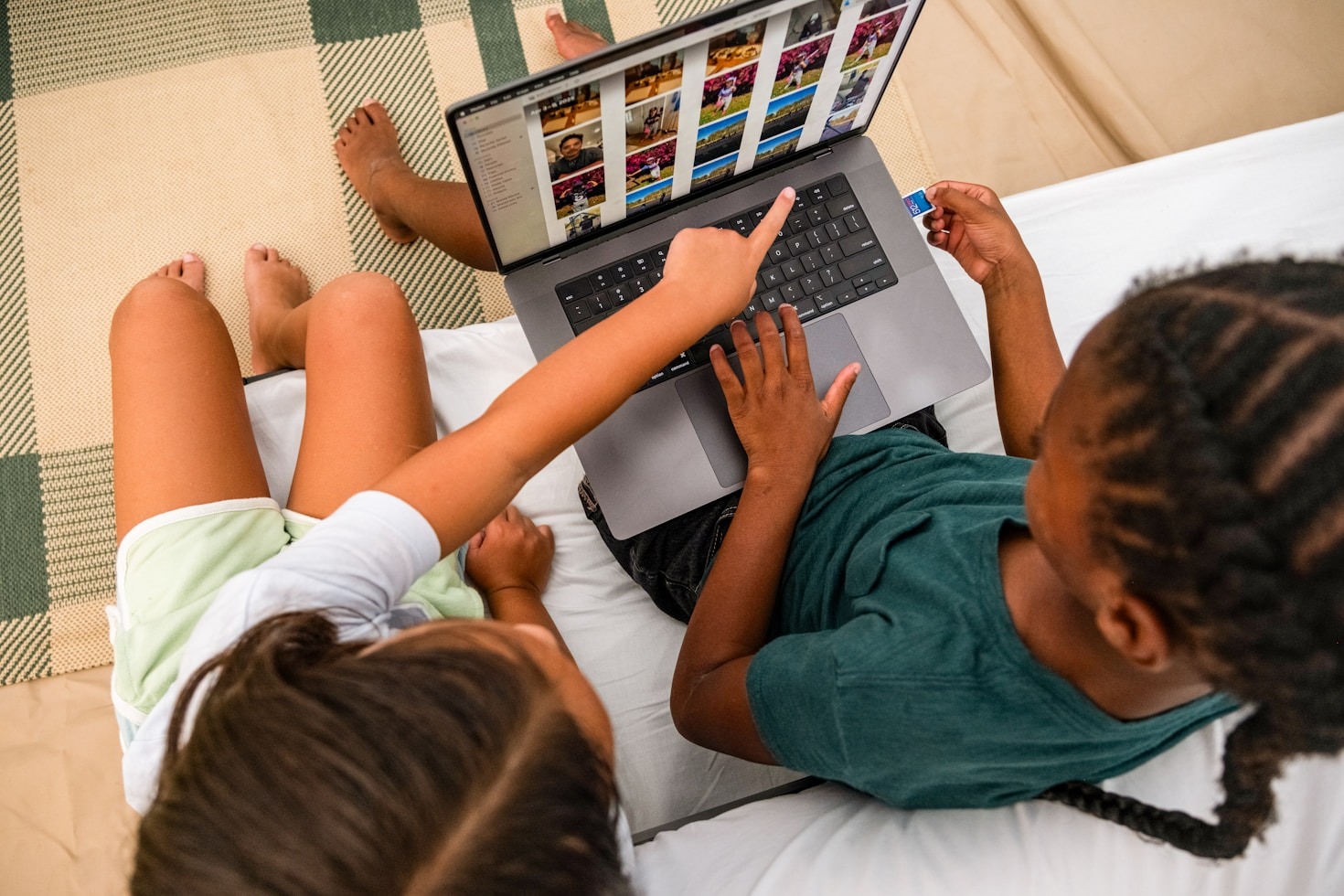 Simple Tools to Track Kids’ Spending and Saving